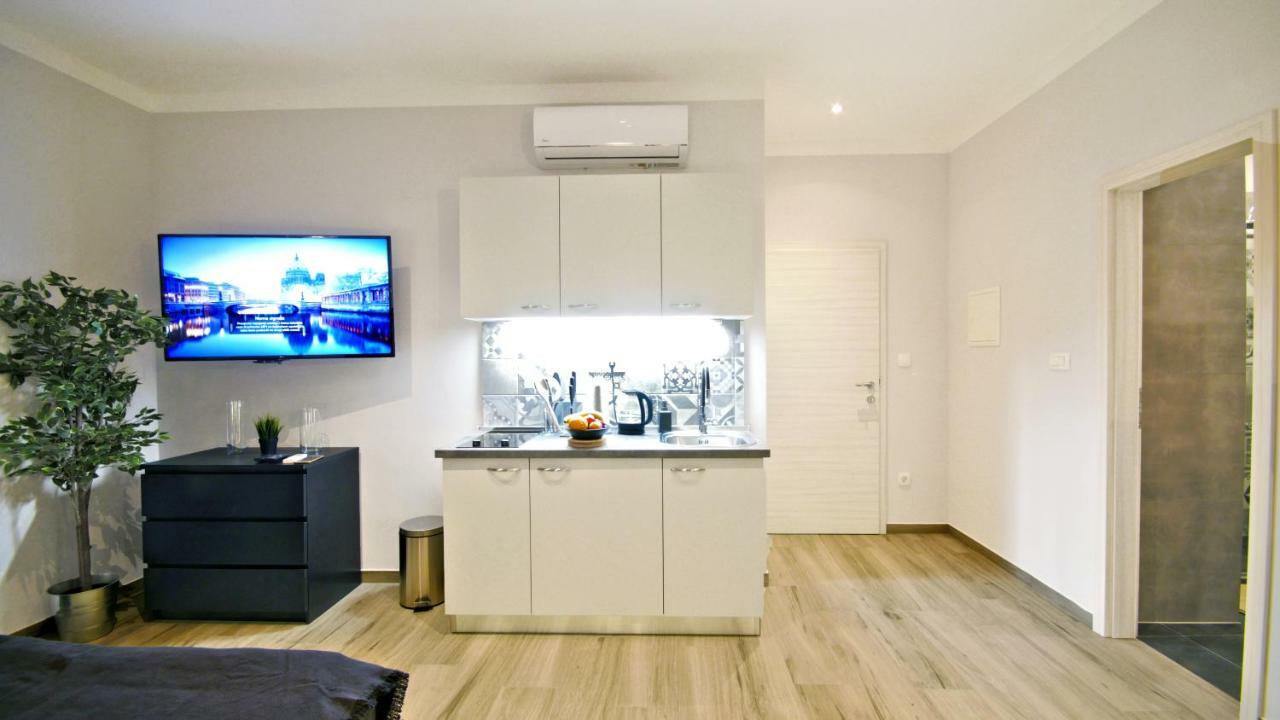 Frank-Kiss Apartments Rijeka Buitenkant foto